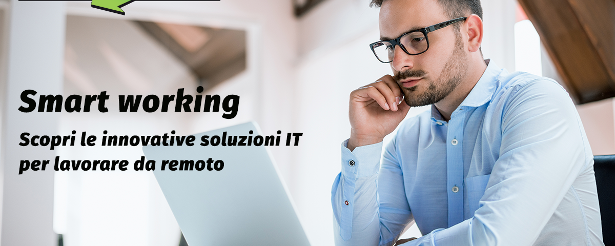 Uomo con occhiali che lavora al computer portatile in smart working con testo su soluzioni IT innovative per lavoro da remoto e logo Sistema Azienda